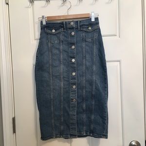 GAP midi denim skirt 🌹